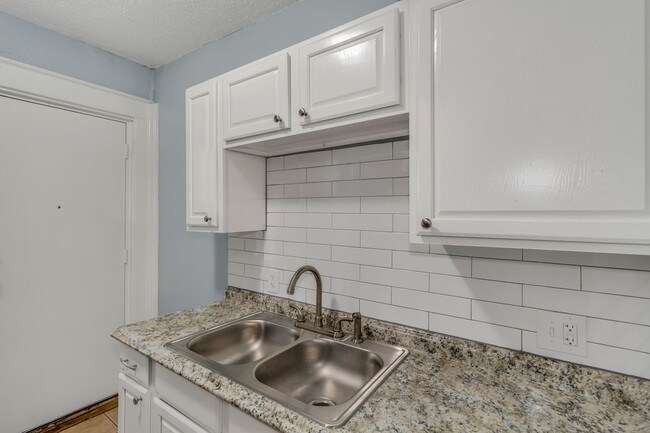 Building Photo - 2710 Holmes St