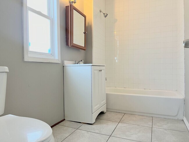 Building Photo - 116 Hawley St