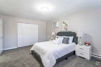 Building Photo - 311 N Sycamore Ave