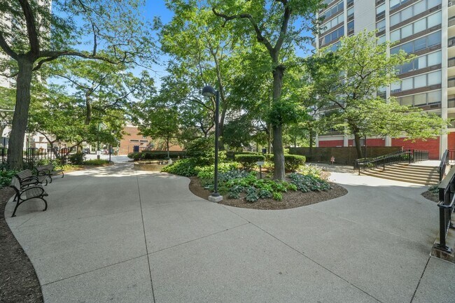 Building Photo - 1460 N Sandburg Terrace