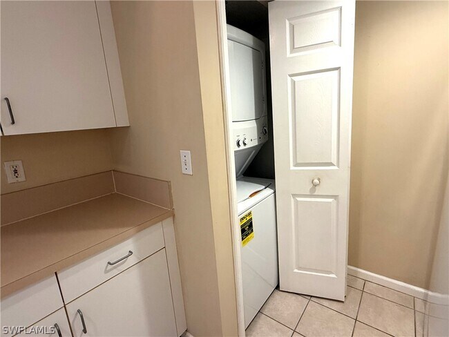 Building Photo - 1865 Florida Club Dr