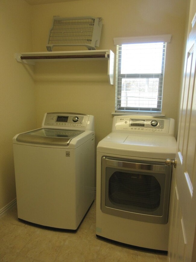 Building Photo - Four Bedroom Home in Round Rock - Paloma Lake