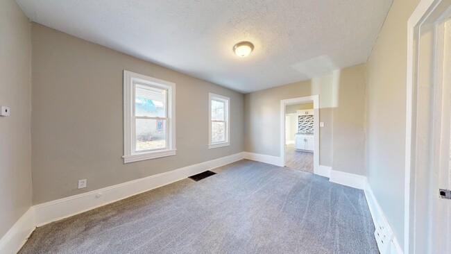 Building Photo - Clark / Fulton Area - Single Family Home - 2 Bedroom Apartment