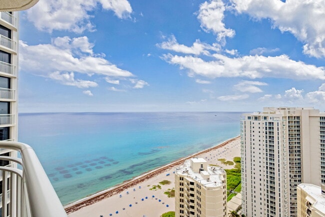 Building Photo - 3000 N Ocean Ave