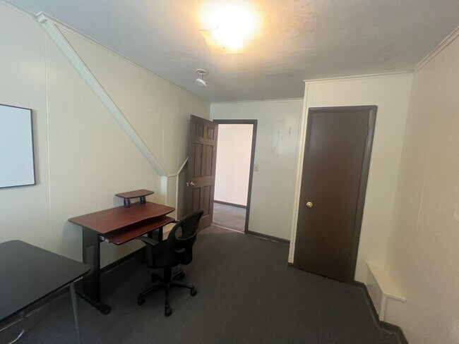 Building Photo - 664 Willey St