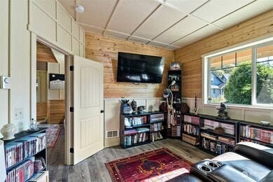 Building Photo - 1182 Hughes Ave