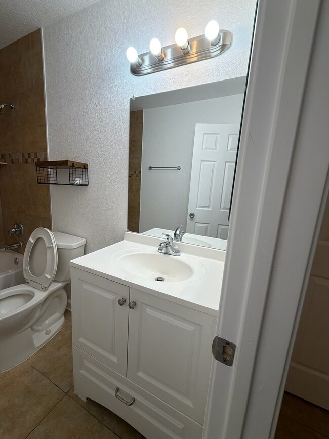 Building Photo - 1784 S Fairway Cir