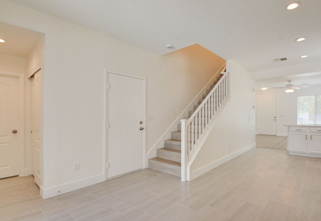 Building Photo - 2 Story 2 Bedroom Gated Community Amazing ...