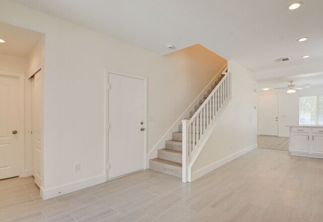 Building Photo - 2 Story 2 Bedroom Gated Community Amazing Location