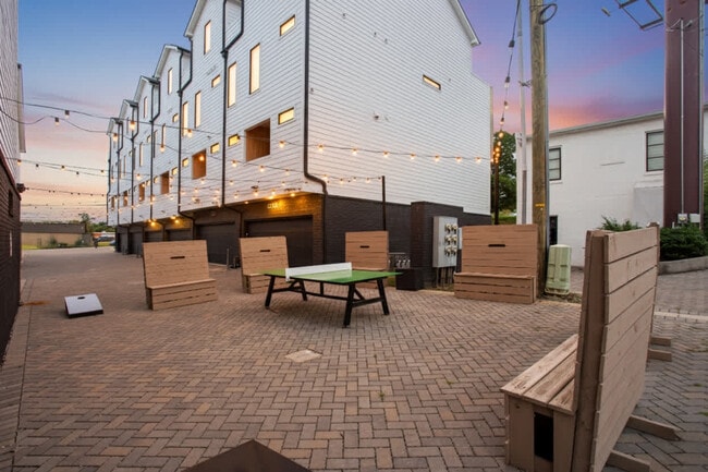 Building Photo - 1708 8th Ave S