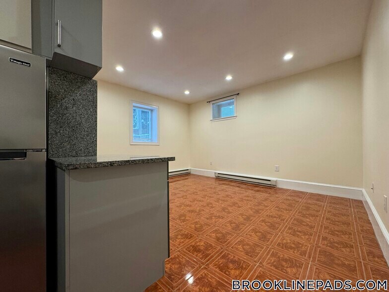 Building Photo - 69 Babcock St