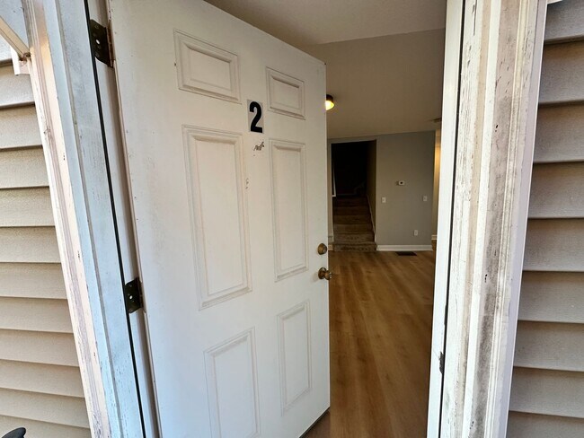 Building Photo - Updated 5-BR, 2-BA Apartment by the U of M Available!