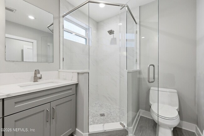 Building Photo - 115 1st St S