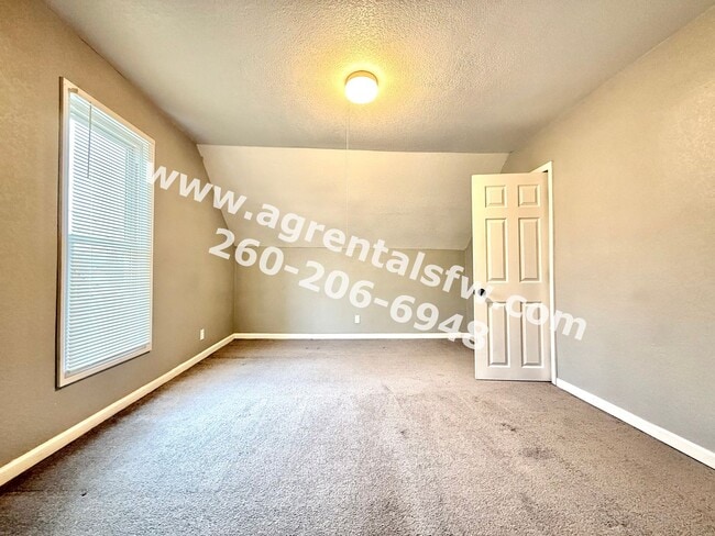 Building Photo - 320 W 15th St