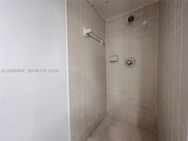 Building Photo - 2740 W 63rd St