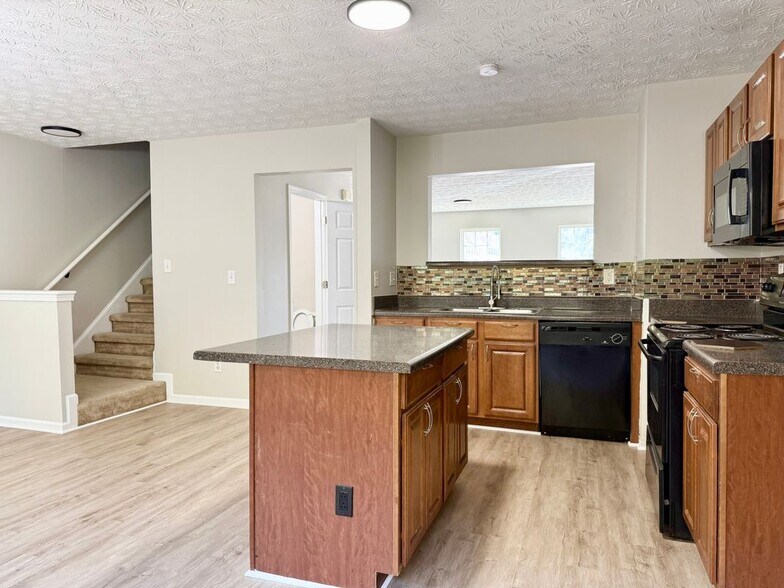 Building Photo - 1708 Redan E