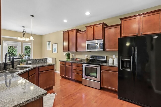 Building Photo - Executive Lease Opportunity - 4 Bed 3 Bath