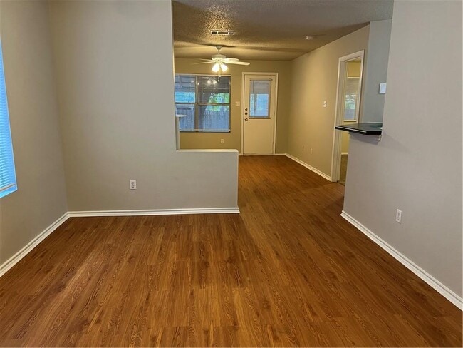 Building Photo - 901 Calico Dr