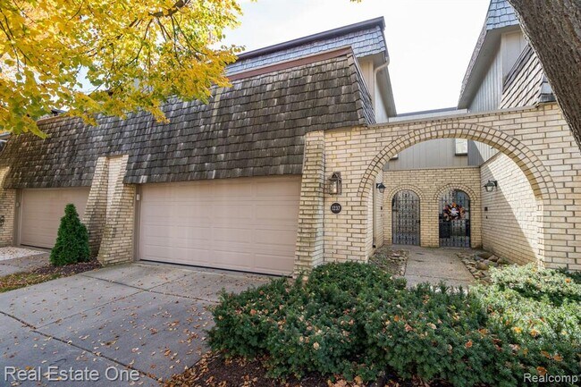 Building Photo - 1237 Oakwood Ct