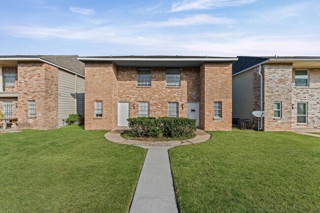 Building Photo - 12208 Ormandy St