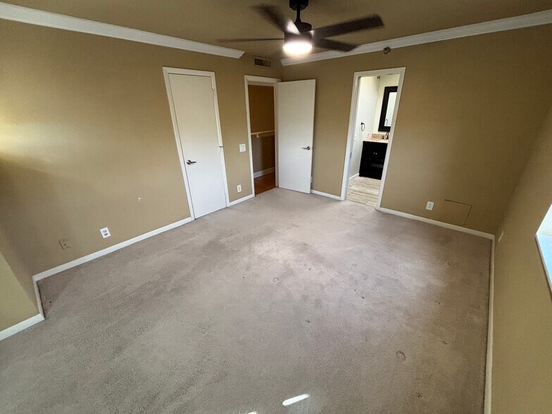 Building Photo - 4950 Bayshore Blvd