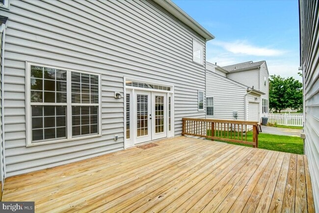 Building Photo - 240 Davis St