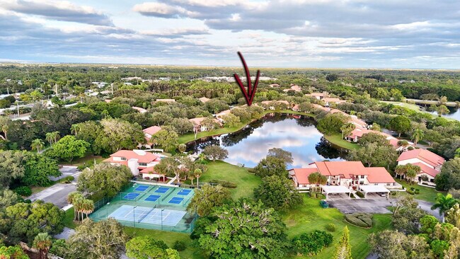 Building Photo - 6040 SE Martinique Dr