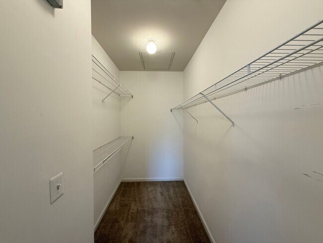 Building Photo - 925 Dorchester Pl
