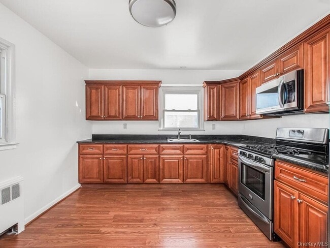 Primary Photo - 226 Kingston Ave