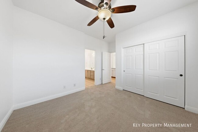 Building Photo - 956 Via Canale Dr