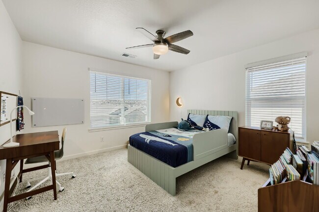 Building Photo - "Spacious 5-Bed Oasis with 3 Full Baths in Scenic Castle Rock – Your Dream Home Awaits!"