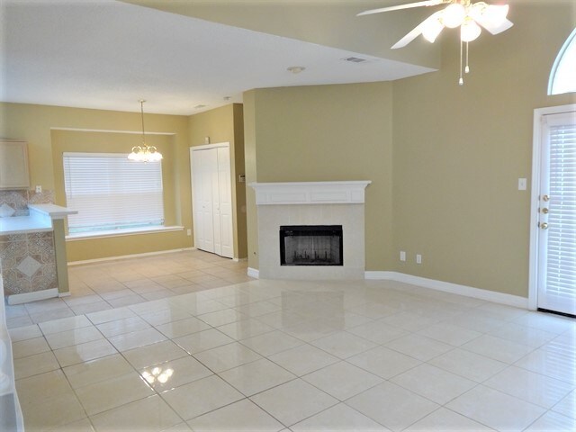 Building Photo - 1321 Marken Ct