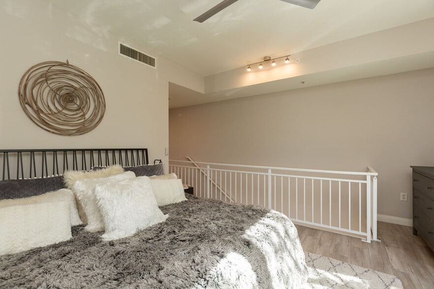 Building Photo - 1240 India St