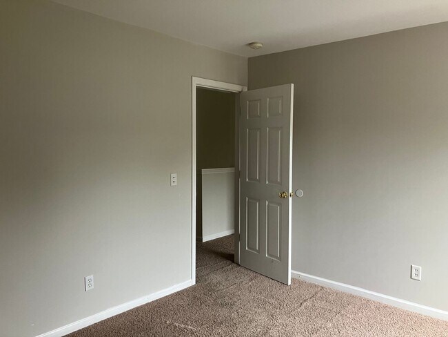 Building Photo - 426 Live Oak Walk