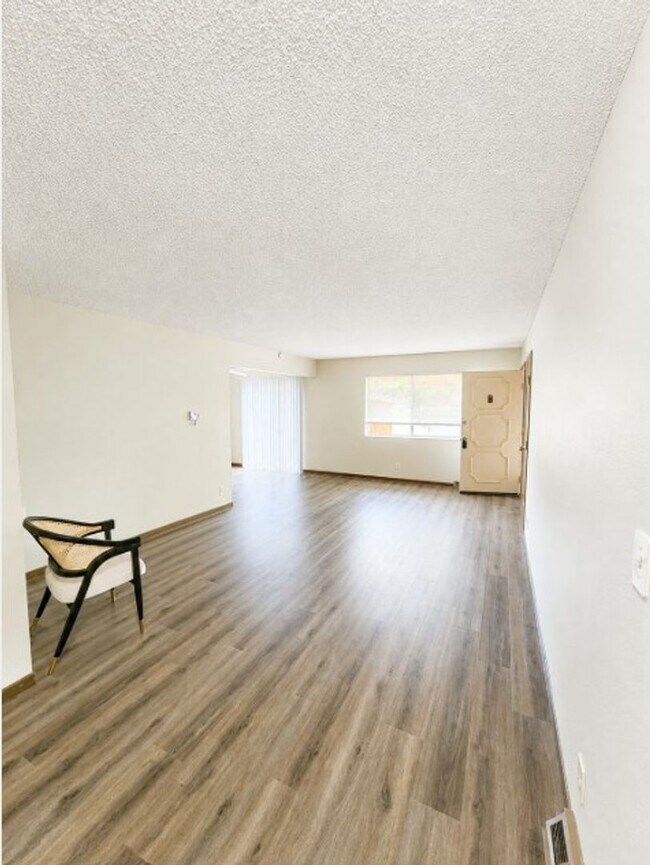 Building Photo - 9777 Orangewood Dr