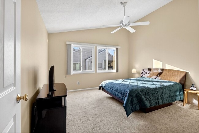 Building Photo - Creekside 1st floor unit Showing Saturday 2/7 10am-10:15am