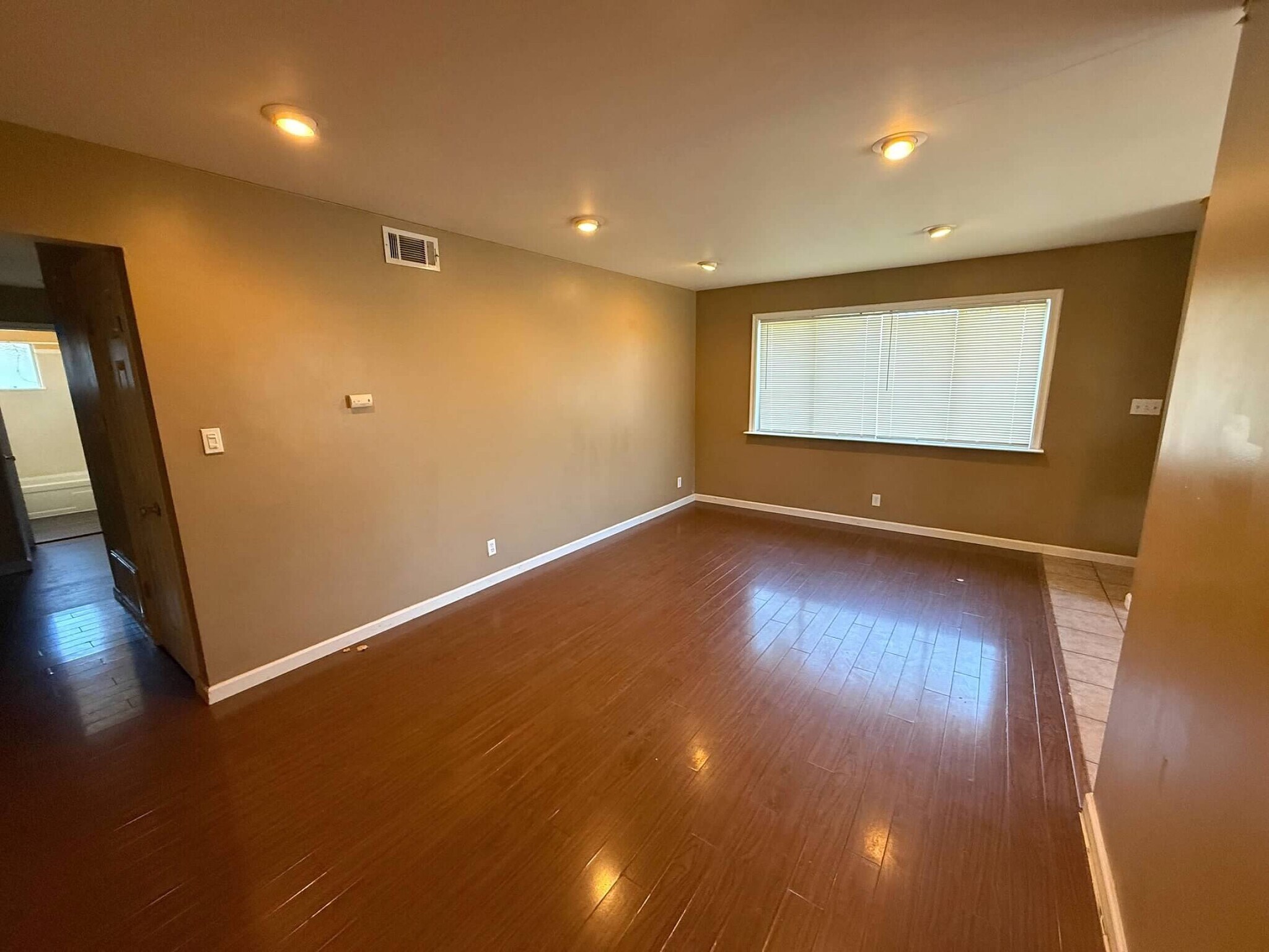 Building Photo - 2032 Benita Dr