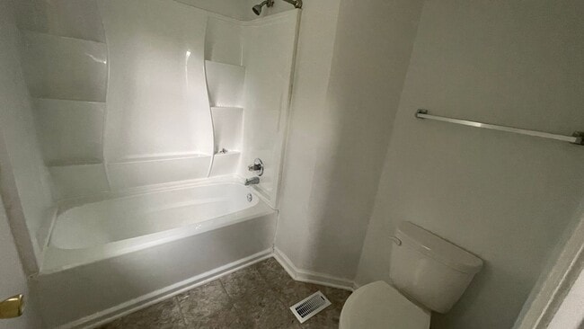 Building Photo - Spacious Chesterfield 2 Story