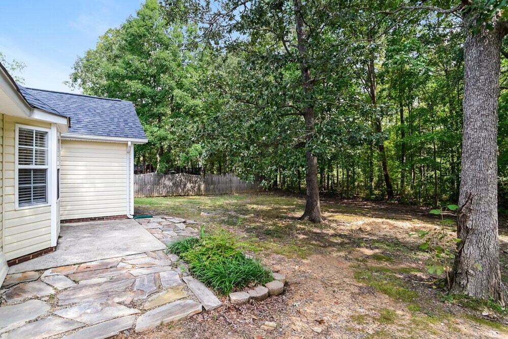 Building Photo - 3112 Queensdale Dr