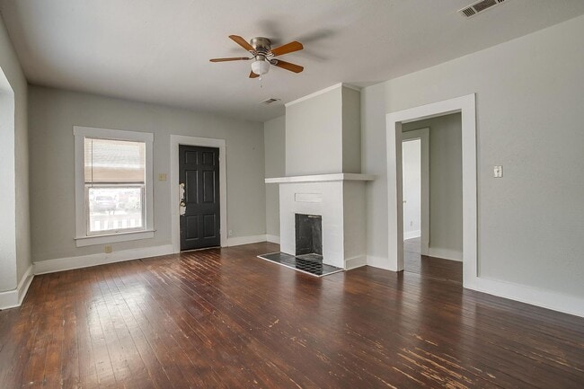 Building Photo - Large 4 Bed, 2 Bath in the heart of Histor...