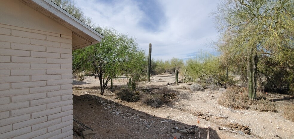 Building Photo - 1180 W Lewis Rd