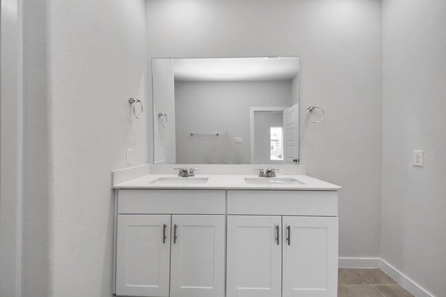 Building Photo - 3830 Glossy Lk Dr