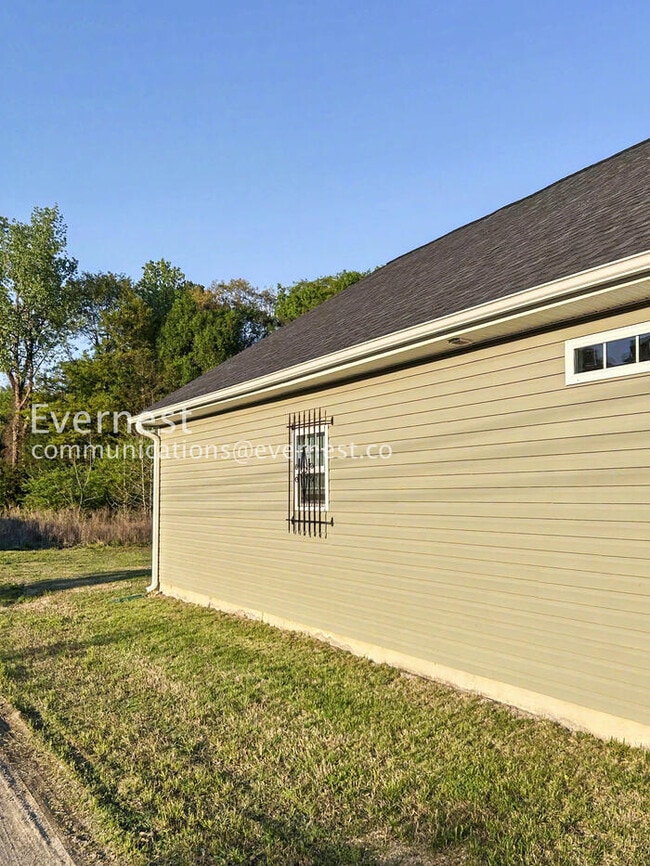 Building Photo - 10828 Mt Holly Rd