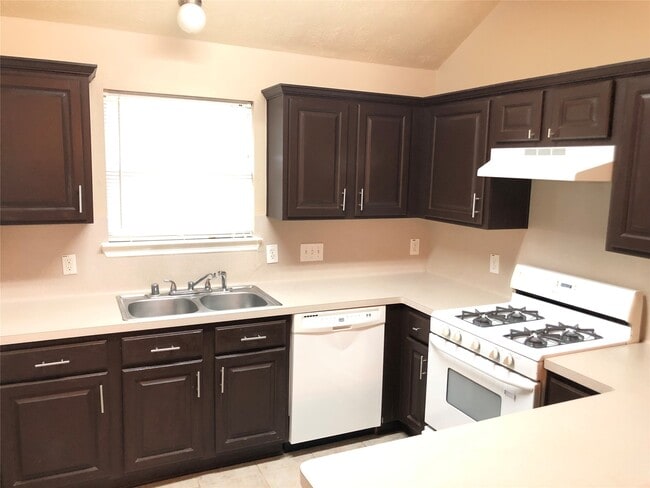 Building Photo - 22811 W Fairfax Village Cir