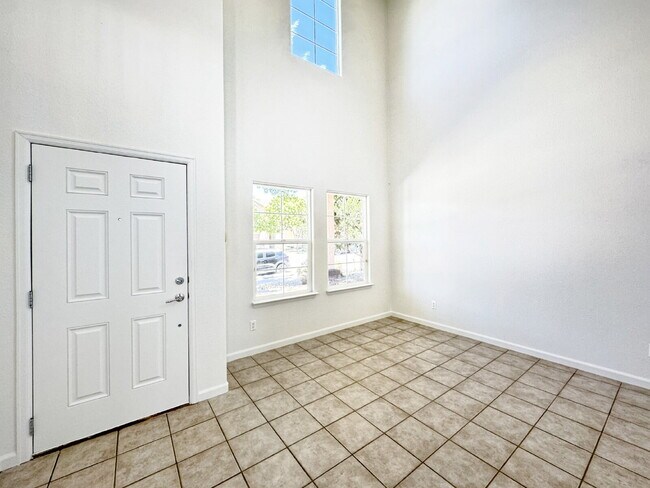 Building Photo - Wonderful 2 Story 3 BR Home in Loma Colorado