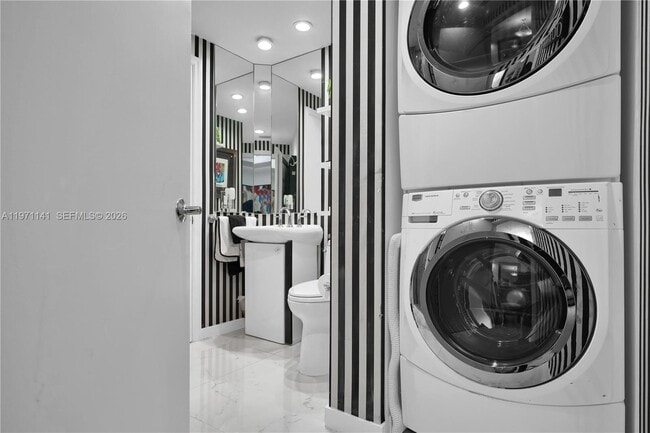 Building Photo - 4775 Collins Ave