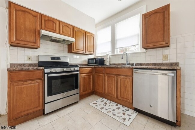 Building Photo - 57 Menzel Ave