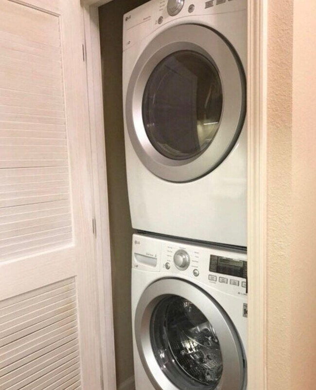Building Photo - RENT RENTAL NEAR UL LAFAYETTE!
