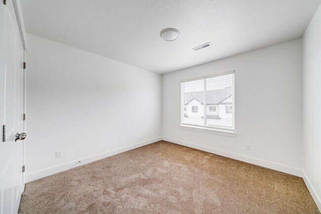 Building Photo - 3904 Hardman Way