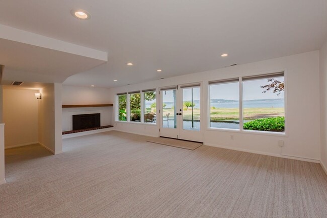 Building Photo - Low Bank Waterfront New Remodel on Huge Lot